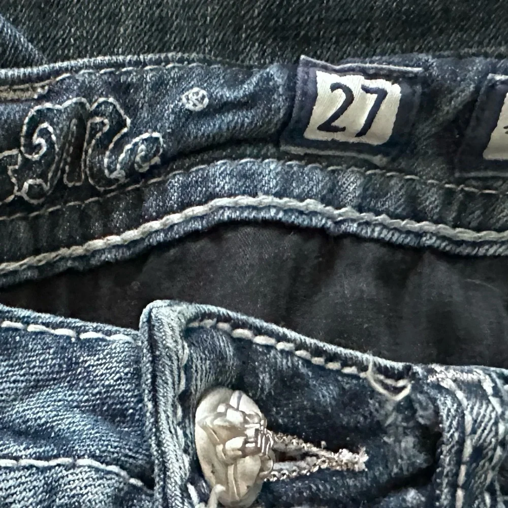 Women's vintage Y2K Miss Me Bootcut Jeans
Cute distressed sequin design - Picture 5 of 12